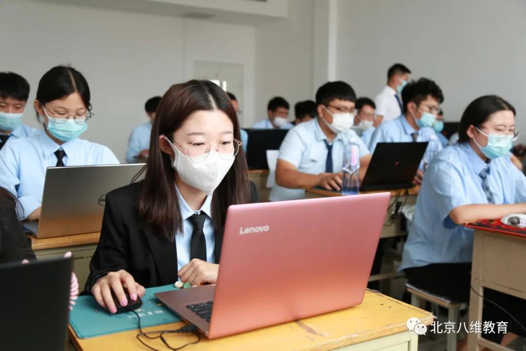 女性職場人展露自身優勢，互聯網行業幫助女性求職者“魚躍龍門”