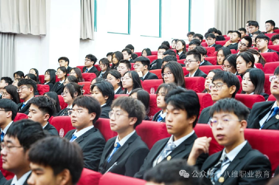 宿遷八維學校開展第二屆全國大學生職業規劃大賽賽前培訓會