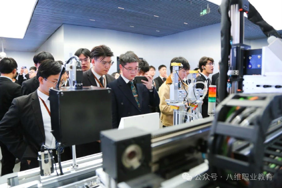 八維教育宿遷職業技術學院世界五百強智能化產業研學正式啟動